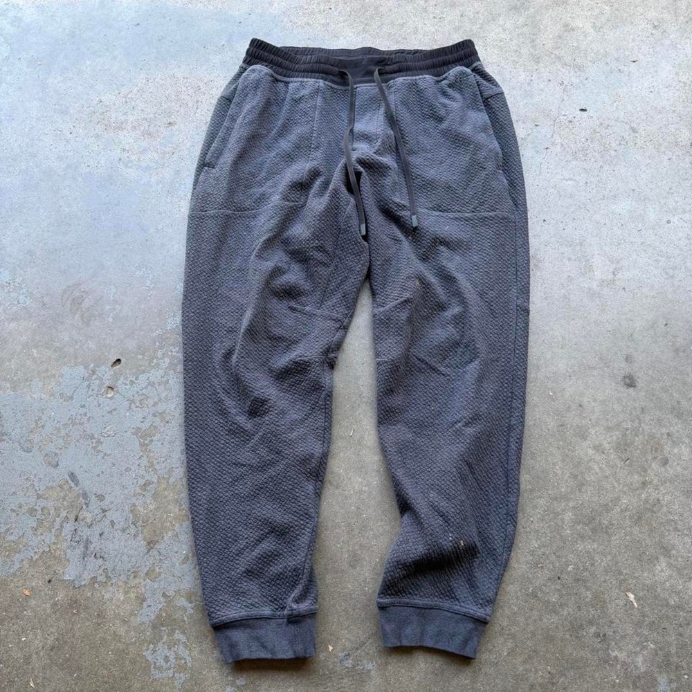 Lululemon at ease Gray joggers Sweatpants size L